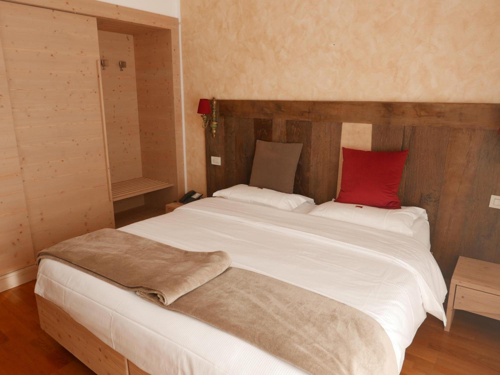 אסיאגו Hotel Paradiso מראה חיצוני תמונה